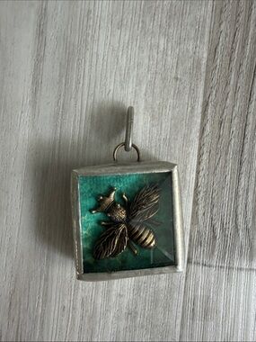 Jewel Kade Bronze Bee Square Charm